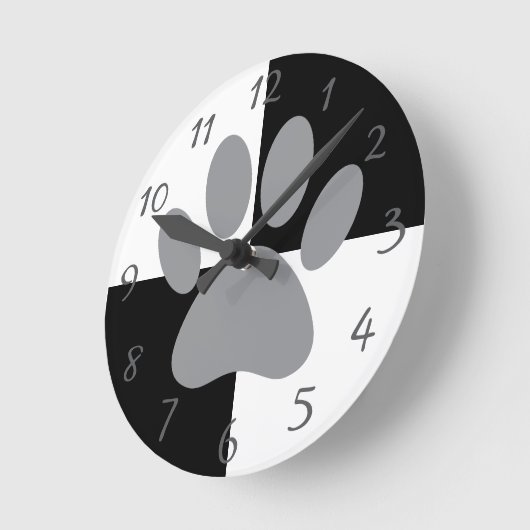 Dog Paw Print Zwart-wit Custom Ronde Klok (Hoek)