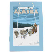Dog Sledding Scene - Cordova, Alaska Medium Cadeauzakje (Voorkant)