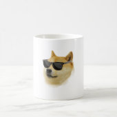 Doge dans la tasse de nuances (Centre)