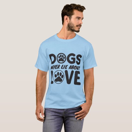 Dogs Never Lie About Love 🐶❤️ T-shirt (Voorkant volledig)