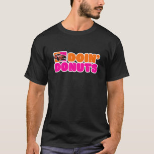 Doin' Donuts auto met lange omloopauto met turboaa T-shirt