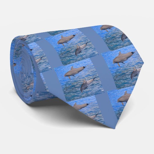 Dolfijnen springen uit de stropdas (Opgerold)