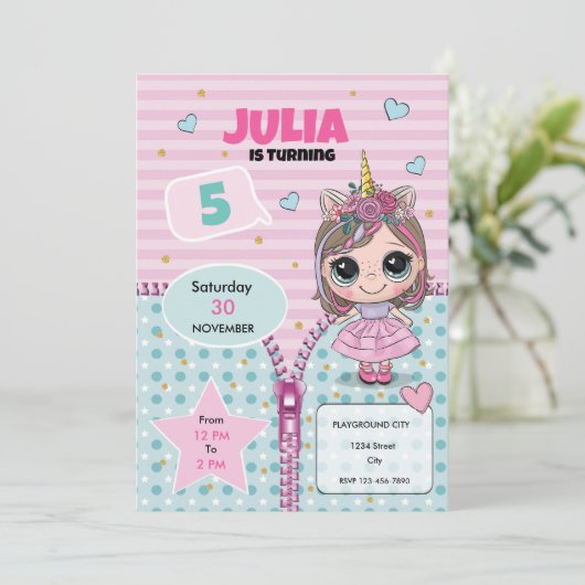 Doll Birthday Invitation  (Debout devant)