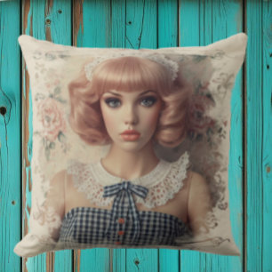 Dollcore Meisje met Ivoren Rand Kussen