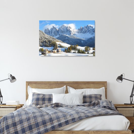 Dolomieten dorp in de winter canvas afdruk (Insitu (Slaapkamer))