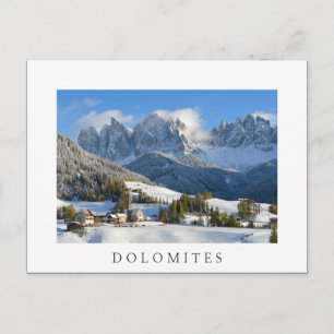 Dolomieten dorp in winter wit briefkaart