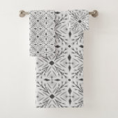 Dolores Botanische Tegel Pattern Grey Bad Handdoek (Insitu)