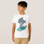 Dolpin als Surfer met Surfboard T-shirt (Voorkant volledig)