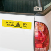 DON BEHANDELT ME GADSDEN FLAG Bumpersticker NIET (Op Truck)