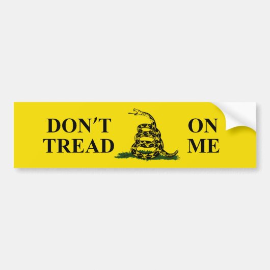 DON BEHANDELT ME GADSDEN FLAG Bumpersticker NIET (Voorkant)