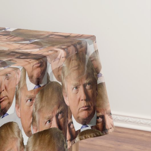 donald drumpf table nappe (In Situ)