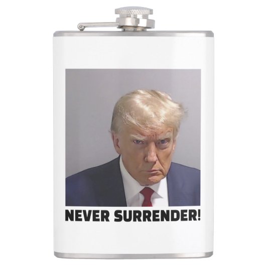 Donald J Trump Mok Shot - Never Surrender Long Sle Heupfles (Voorkant)
