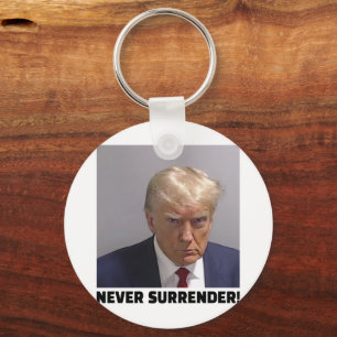 Donald J Trump Mok Shot - Never Surrender Long Sle Sleutelhanger