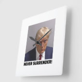 Donald J Trump Mok Shot - Never Surrender Long Sle Vierkante Klok (Hoek)
