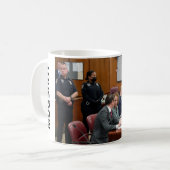 Donald Trump arrêté Mugshot Mug (Devant gauche)