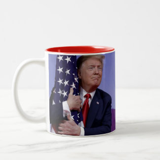 Donald Trump en de Amerikaanse vlag Tweekleurige Koffiemok