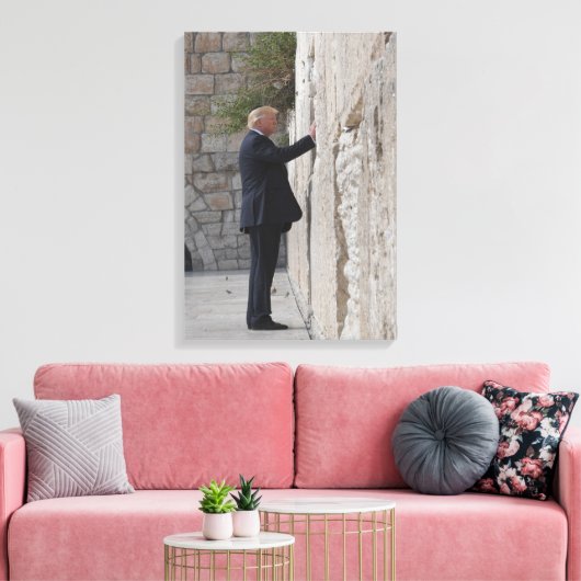 Donald Trump Places neemt nota van Westerne wand Canvas Afdruk (Insitu (Woonkamer))