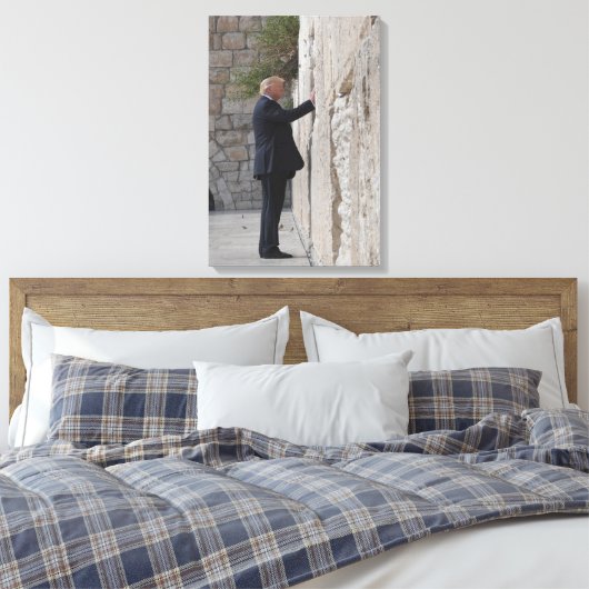 Donald Trump Places neemt nota van Westerne wand Canvas Afdruk (Insitu (Slaapkamer))