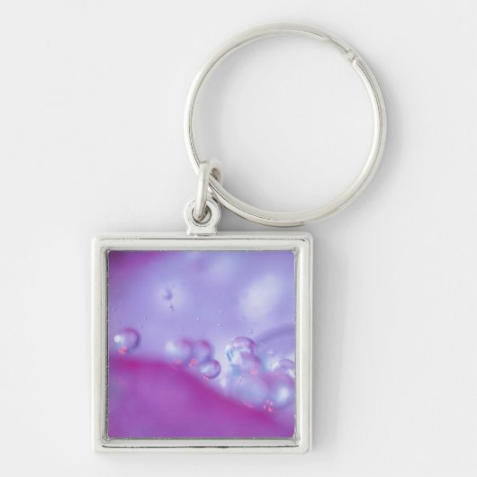 Donderdruppels op abstract bloempetaal. Krediet al Sleutelhanger (Voorkant)