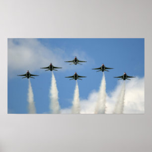 Dondervogels vliegen in formatie poster