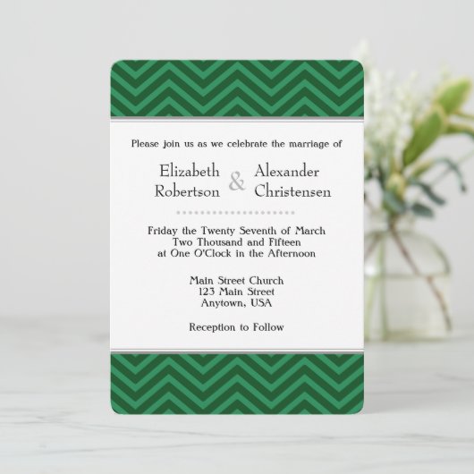 Donk Green Chevron Wedding Invitation Kaart (Staand voorkant)