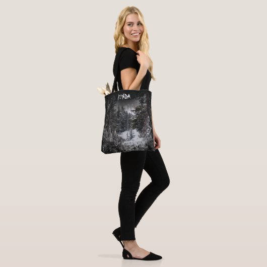 Donker bos | Snowy Forest Canvas tas (Op model)