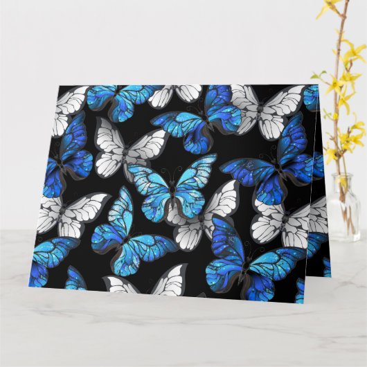 Donker naadloos patroon met blauwe vlinders Morpho Kaart (Gele Bloem)