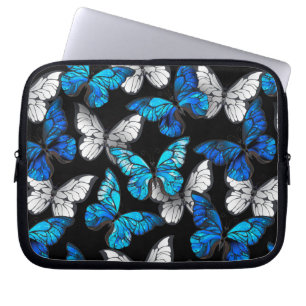 Donker naadloos patroon met blauwe vlinders Morpho Laptop Sleeve