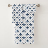 Donkerblauw Fleur De Lis patroon op witte achtergr Bad Handdoek (Insitu)