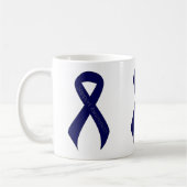 Donkerblauw lintsteunbewustzijn koffiemok (Links)