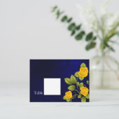 Donkerblauwe en gele rozenbruiloft plaatskaartje (Staand voorkant)