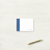 Donkerblauwe hi-tech achtergrond post-it® notes (Op bureau)