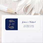 Donkerblauwe monogram left Wreated Wedding Etiket (Insitu)