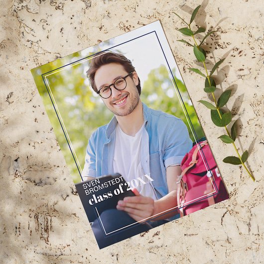 Donkerblauwe witte minimalistische aankondiging va briefkaart