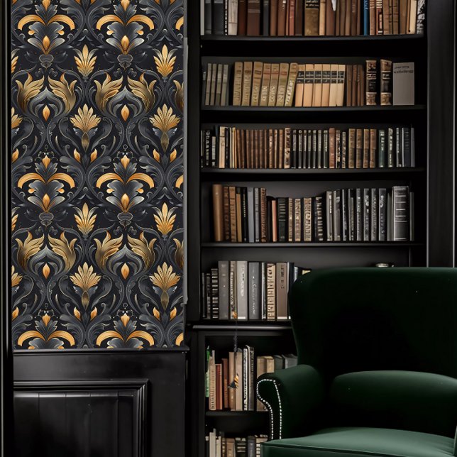 Donkere Academia Grijs en Goud Moody Decoratief Behang (Dark Academia Gray and Gold Moody Decorative Wallpaper in a library.)