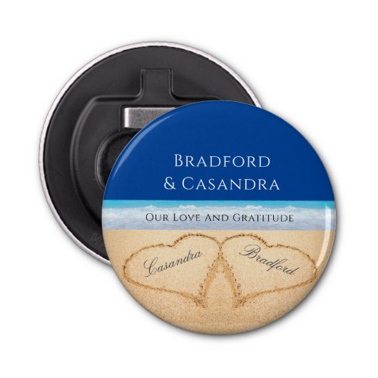 Donkere blauwe strand bruiloft 2 Harten in zand Button Flesopener (Voorkant)