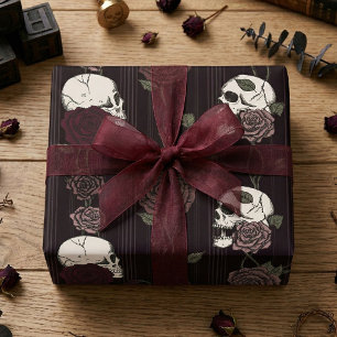 Donkere Bourgondische gotische schedel en rozen st Cadeaupapier