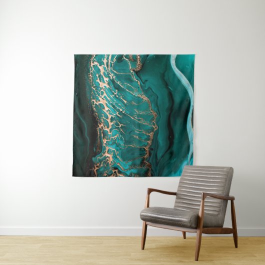 Donkere groene golven in abstracte lagen wandkleed (In situ)