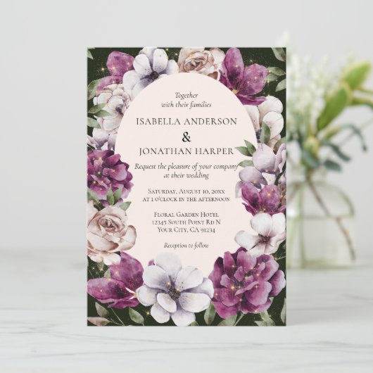 Donkere groene wijn paarse bloemen QR-code bruilof Kaart (Staand voorkant)