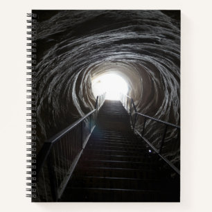 Donkere grottunnel notitieboek
