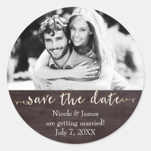 Donkere houten SAVE THE DATE Glam Rustieke Trouwfo Ronde Sticker
