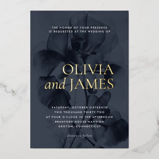 Donkere Moody Botanische Elegante Bruiloft Goud Folie Uitnodiging (Voorkant)