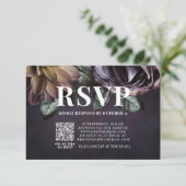 Donkere Moody Paarse Floral QR Code Wedding RSVP K Kaartje (Staand voorkant)