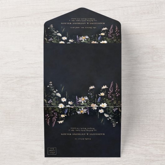 Donkere Moody Wildbloemen Romantische Sprookjesach All In One Uitnodiging (Buitenkant)