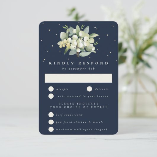 Donkere Navy Snowberry+Eucalyptus Boeket Bruiloft RSVP Kaartje (Staand voorkant)