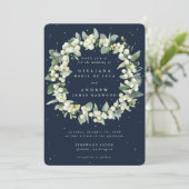 Donkere Navy Snowberry + Eucalyptus krans bruiloft Kaart (Staand voorkant)