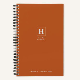 Donkere Pompoen Oranje Klassiek Monogram Notitieboek