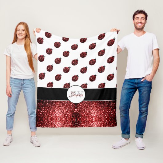 Donkere rode ladybug in glitter sparters Monogram Fleece Deken (In situ)