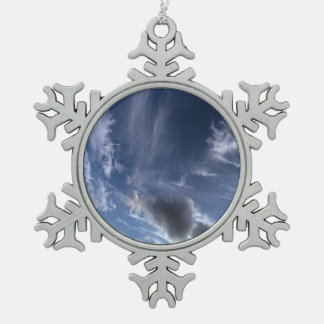 Donkere wolken tin sneeuwvlok ornament