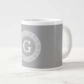 Donkergrijs wit Grieks sleutel Rnd Lijst Initiaal  Jumbo Mok (Voorkant rechts)